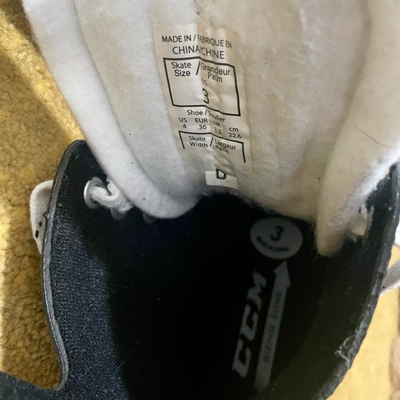 CCM Ribcor Rib XT Ice Hockey Skates, size 3.0 - Picture 4 of 4